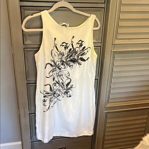 Floral Print Sleeveless Top - White and Black